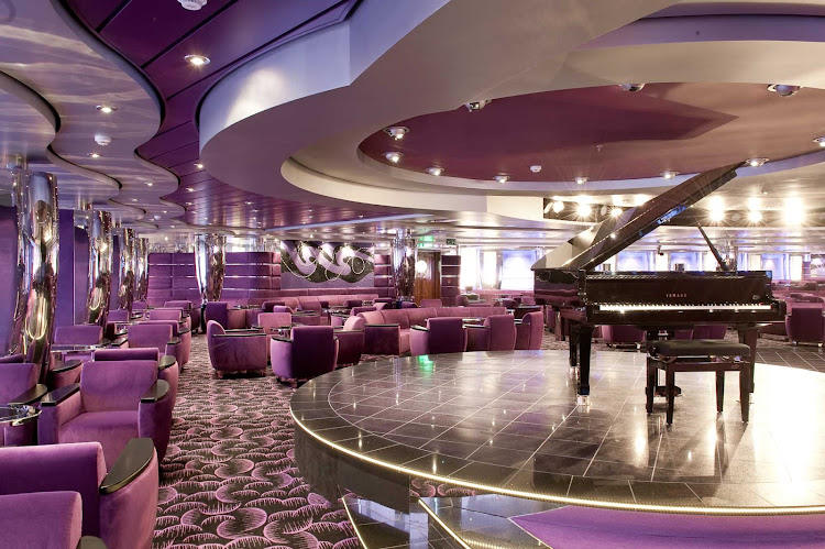 Sit back and listen to live piano music in L'Ametista Lounge throughout your sailing aboard MSC Magnifica.