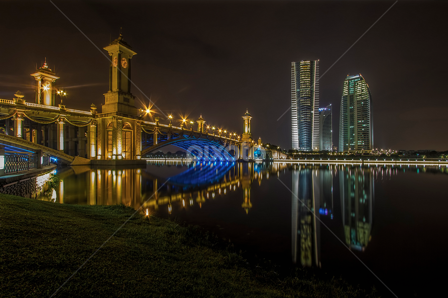 Seri Gemilang Bridge - Putrajaya by Rose Roses - City,  Street & Park Night