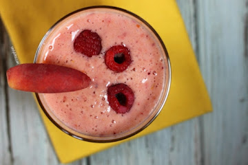 Raspberry Peach Tea Smoothie