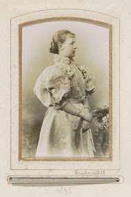 Portret van prinses Wilhelmina, staand