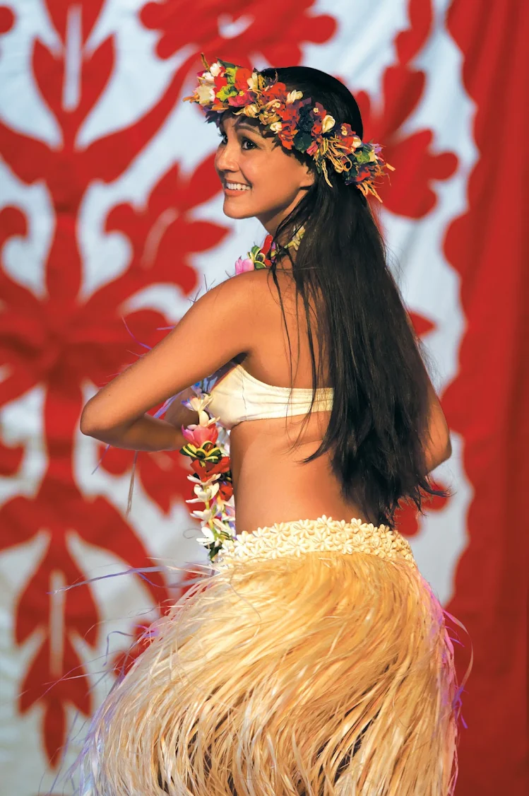 Take in a show in the evening where you might see the staff of the Paul Gauguin retell ancestral legends through dance.