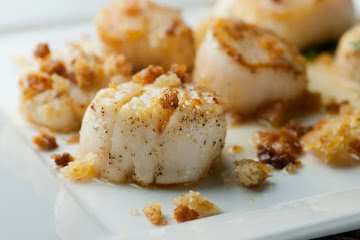 Brown Butter Scallops with Crispy Breadcrumbs