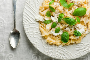 Basil Ricotta Macaroni and Cheese