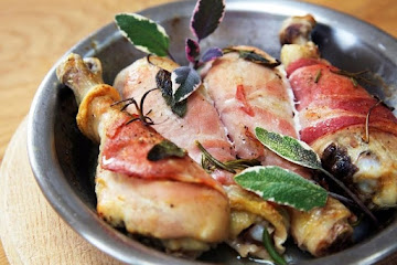 Chicken drumsticks wrapped in pancetta