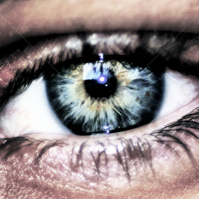 Augen Apfel by Nick Schroeder - People Body Parts