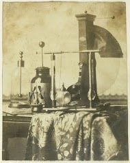 Stilleven met wetenschappelijke (natuurkundige) instrumenten