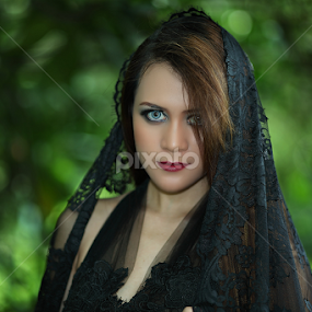 your eyes .... by Sahid Djatmika - People Portraits of Women