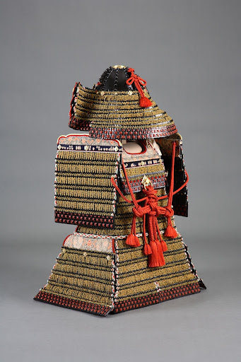 小桜韋威鎧 復原品 後姿 西岡文夫 Google Arts Culture