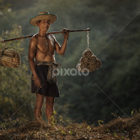 Thai old man by Jakkree Thampitakkul - People Portraits of Men