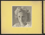 Eerste communiedag van Titia Odé (1)