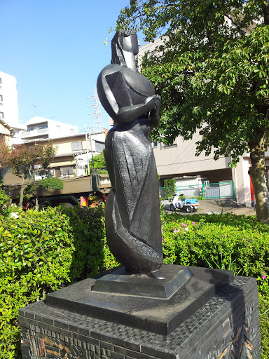Aria Statue