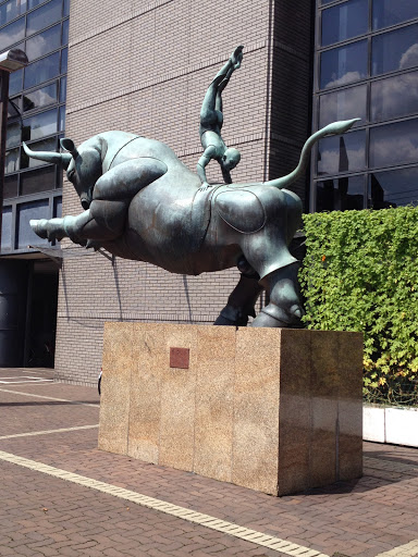 Bull Game Statue