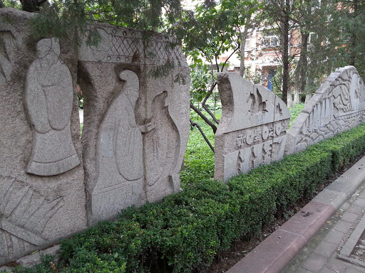 Carving of War in Chibi 