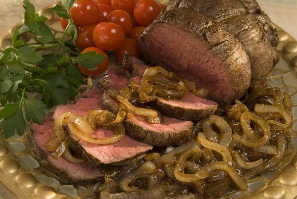 Saice To Go With Beef Tenderloin - Beef Tenderloin with Pepper Sauce Recipe - The Birthday Dinner : How can you go wrong?