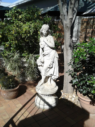 Lady Statue at Campagnola 
