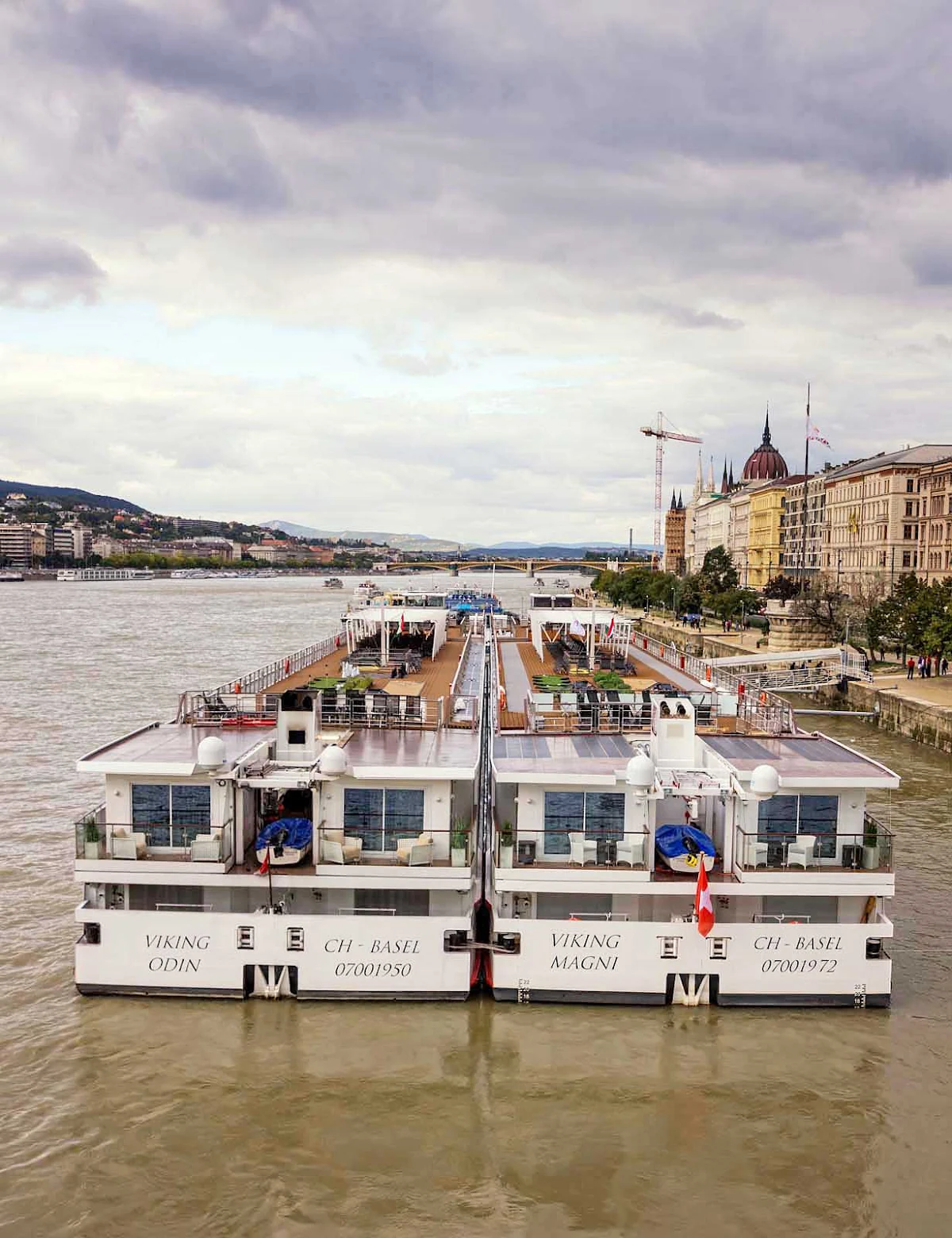 Viking-Odin-Magni-Budapest - Viking Odin and Viking Magni in Budapest, Hungary.