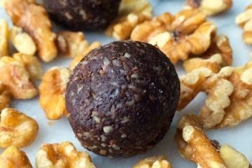 5 Ingredient Chocolate Brownie Energy Bites