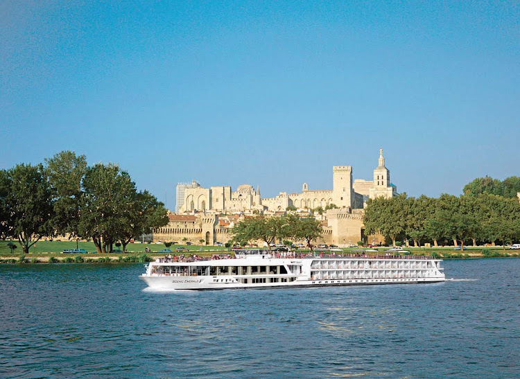 Scenic Emerald passengers will be in awe once the ship reaches the banks of Avignon, with the magnificent Pope's Palace as the backdrop.