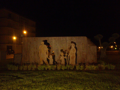 Estatua A Los Abuelos 