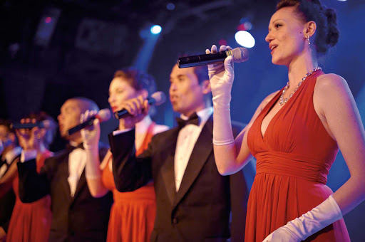 Silver_Cloud_Show_Lounge_entertainment - The Show Lounge on Silver Cloud features performance by artists ranging from classical musicians to full theatrical productions.
