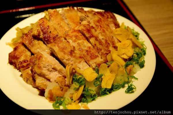東區-豚膳黑豚料理專賣店 超霸氣豬排定食 *邀稿