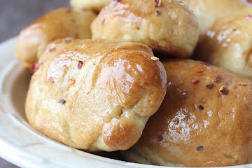 Chipotle Honey Cream Cheese Stuffed Pretzel Bites