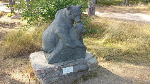 Bear Sculpture (Michael Katz, 1989)