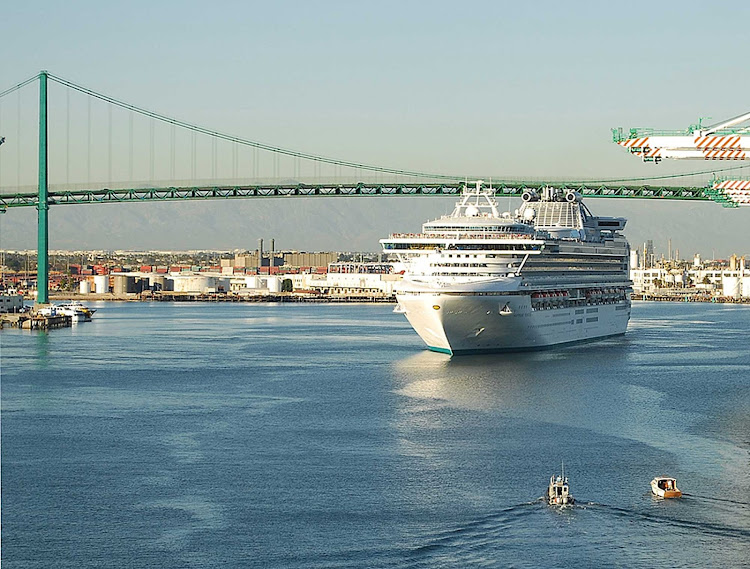 Sapphire Princess leaving the port of Los Angeles.