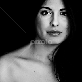 Noir deep by Zoe Photography - Black & White Portraits & People