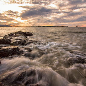 The crashing tides by Victor Sim - Landscapes Waterscapes