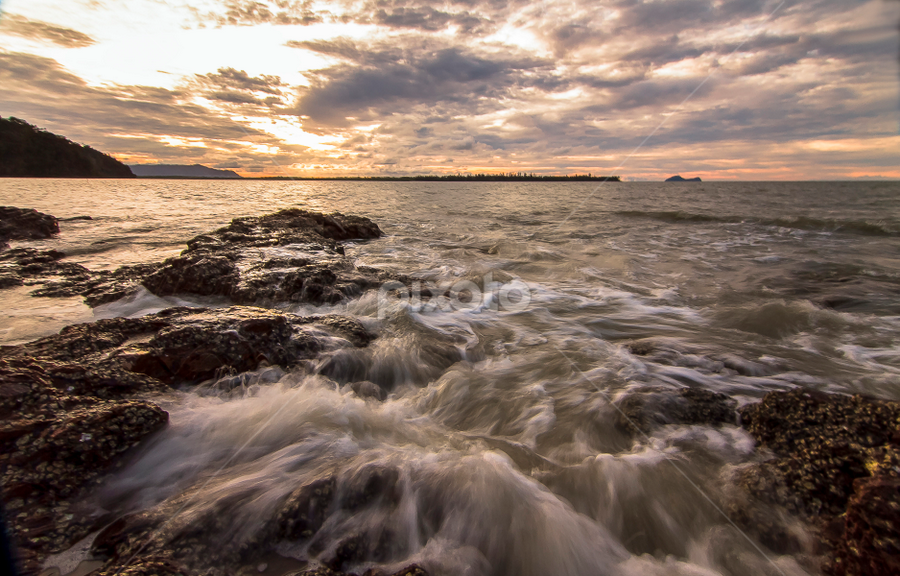 The crashing tides by Victor Sim - Landscapes Waterscapes