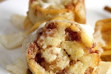 Easy Cinnamon Roll Popovers
