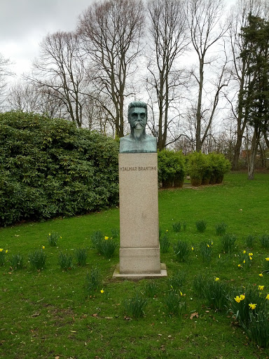 Bust of Hjalmar Branting