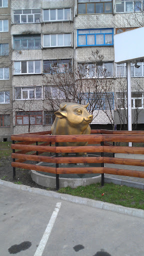 Скульптура Золотий бик