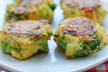 Cheesy Broccoli Tots