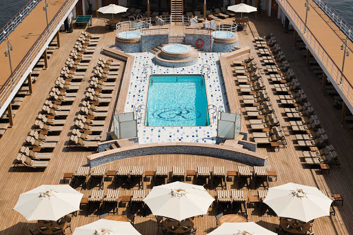 Regent-Seven-Seas-Mariner-Pool-Deck - Spend the afternoon bathing in the sun on the spacious pool deck of Seven Seas Mariner.