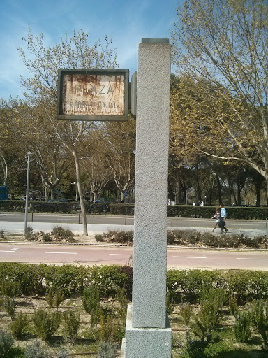 Monolito Plaza Ramón Y Cajal