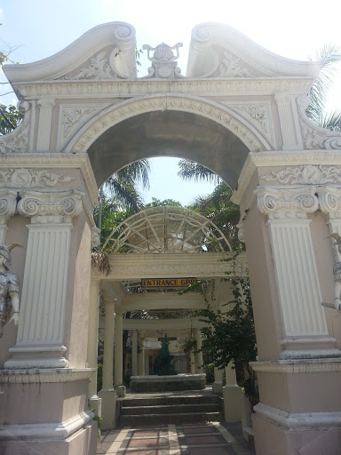 Palazzo Guard Entrance