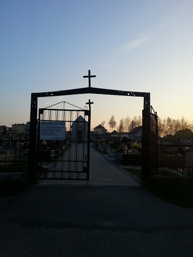 Brama Na Cmentarz Parafialny Chocznia Ul. Kościelna