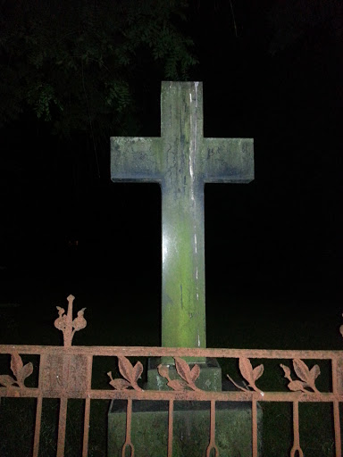 Kreuz auf dem Friedhof 