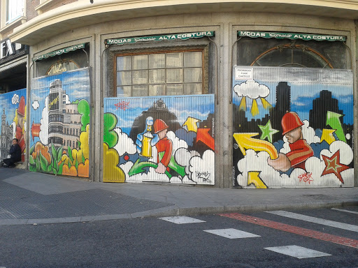 Graffiti En Esquina Gran Via