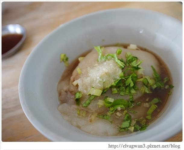 屏東夜市(正)肉圓 -- ☆銅板美食☆ 一粒10元蒸的肉圓 ♪ 懷舊小吃