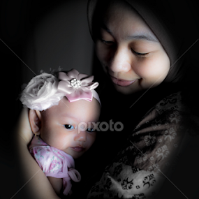 qanata and mom by Neny Nuraini - People Family