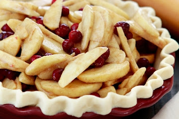 Deep Dish Apple Cranberry Crumble Pie