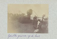 Passagiers op het dek van de boot tussen Ryde en Portsmouth