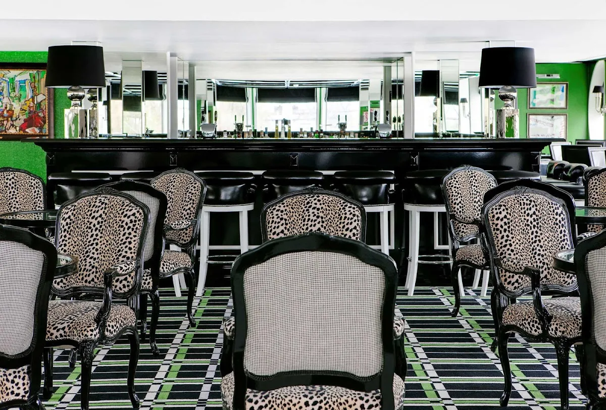 Uniworld-River-Princess-lounge-seating - Indulge in the sophistication and elegance of the River Princess as you explore Europe by water.