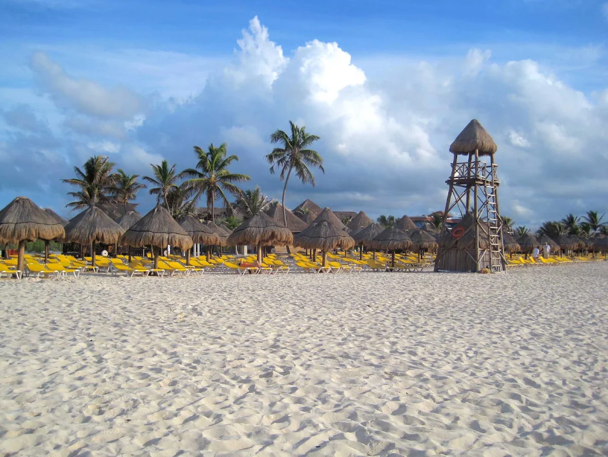 Cancun-beach - Beach in Cancun, Mexico.