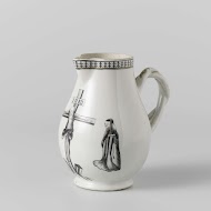 Peervormige melkkan met een voorstelling van de kruisiging