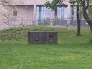 Steinstatue am Sauerfeld
