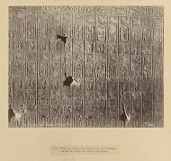 Tablet met de namen van 76 farao's in hiërogliefenschrift